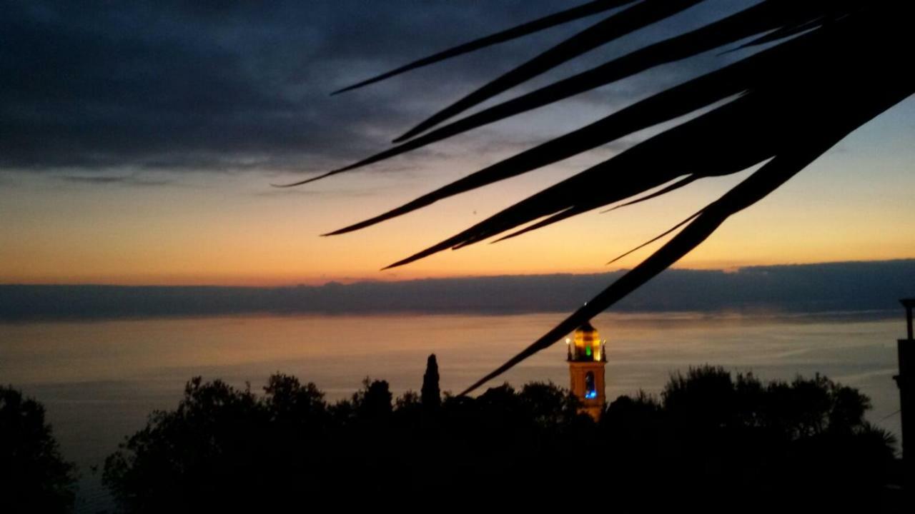 Il Gabbiano Di Pieve Bed & Breakfast เปียเว ลิกูเร ภายนอก รูปภาพ